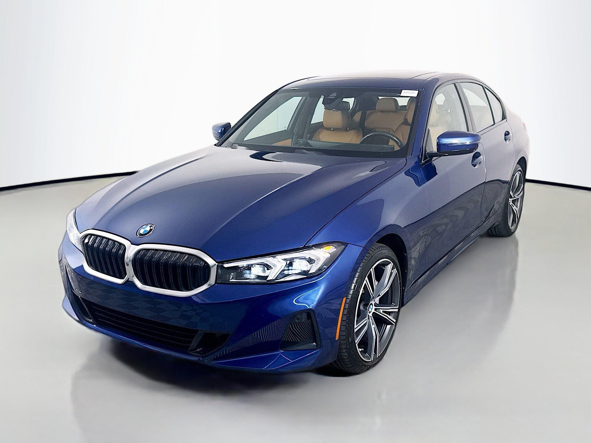 Used 2023 BMW 330i Sedan w/ Parking Assistance Package RWD image 4
