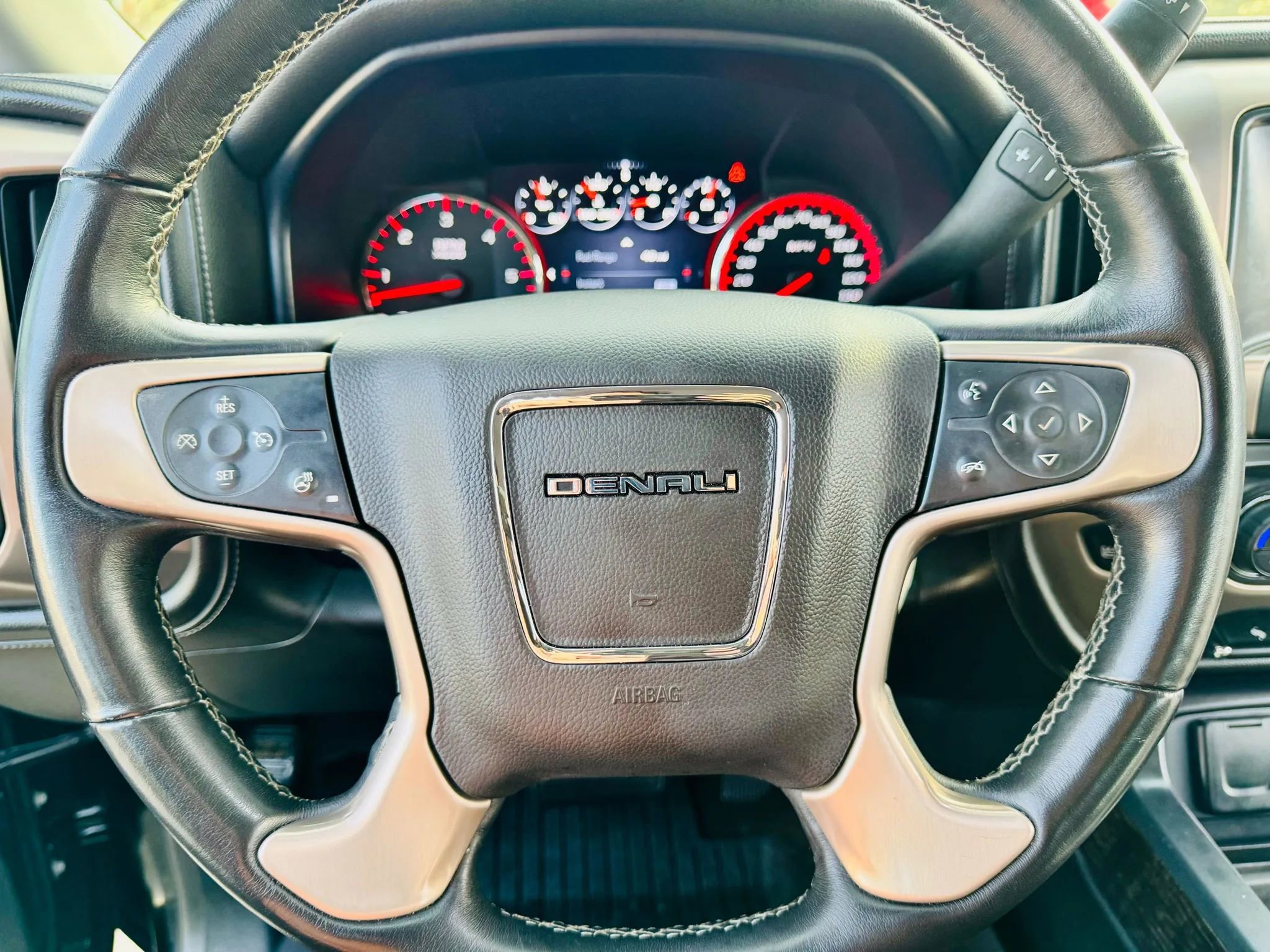 Used 2014 GMC Sierra 1500 Denali image 28