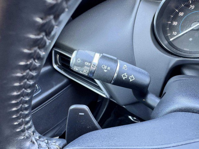 Used 2019 Jaguar XE Premium image 25