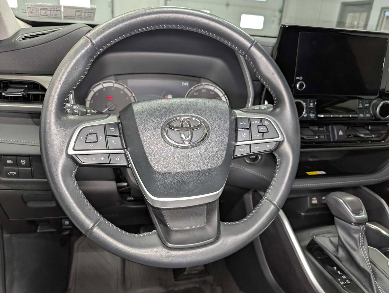 Used 2023 Toyota Highlander XLE image 41