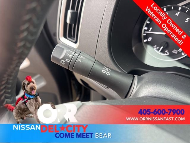 Used 2025 Nissan Frontier SV w/ SV Convenience Package RWD image 18