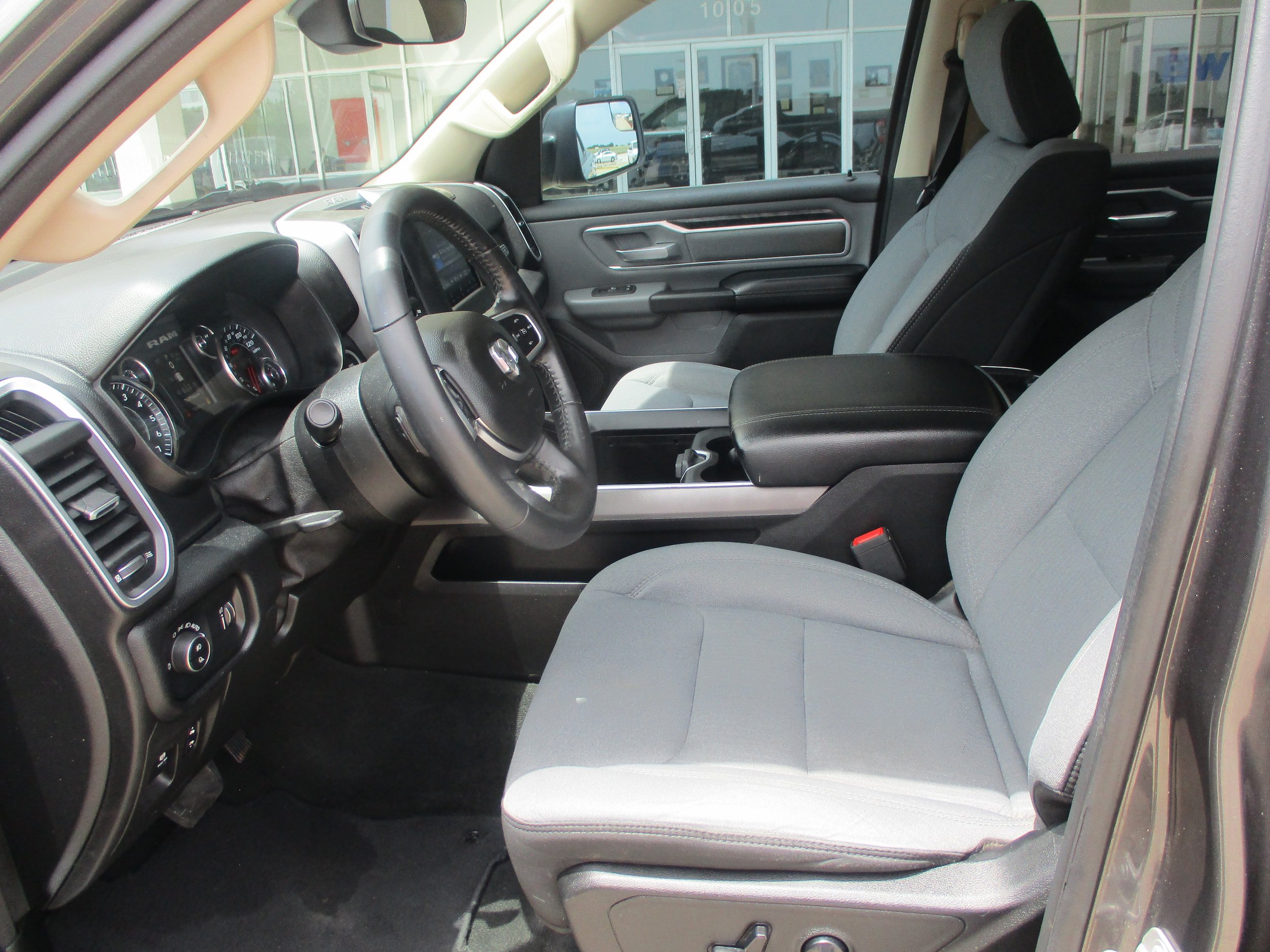 Used 2020 RAM 1500 Big Horn AWD/4WD image 3