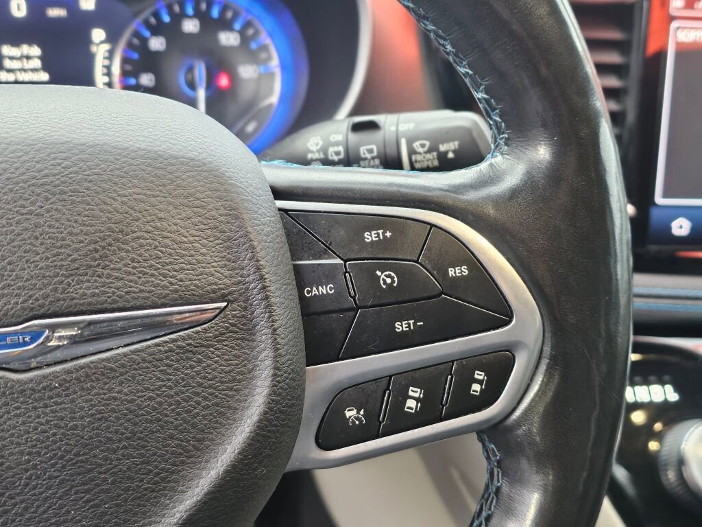 Used 2021 Chrysler Pacifica Touring-L image 31