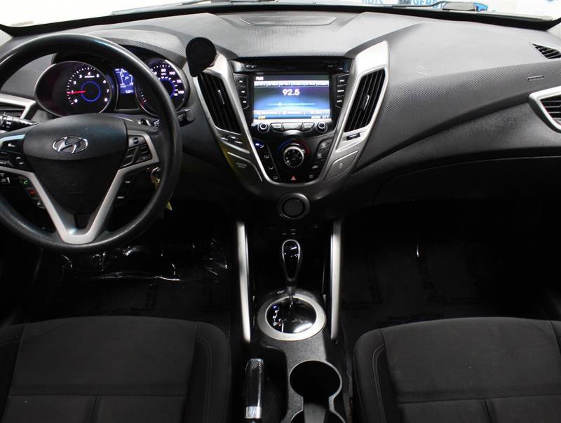 Used 2016 Hyundai Veloster image 9