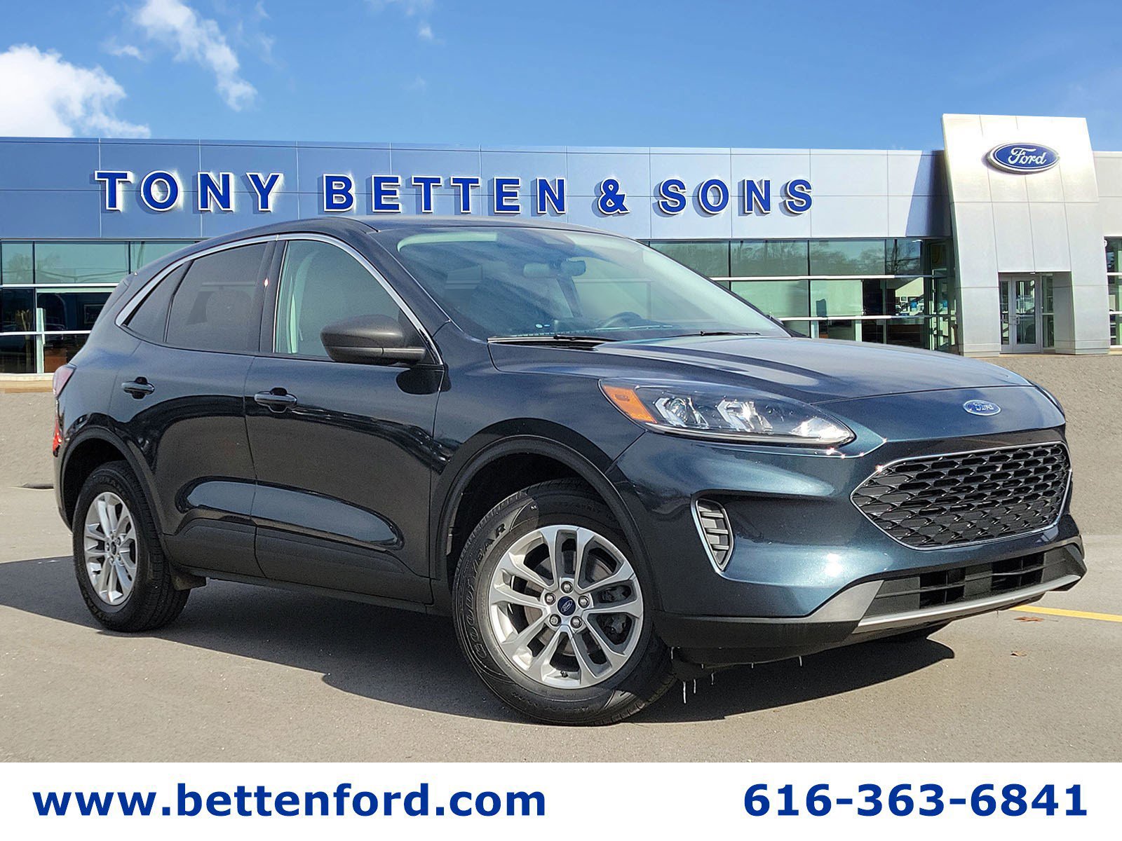 Certified 2022 Ford Escape SE w/ Cold Weather Package AWD/4WD image 1