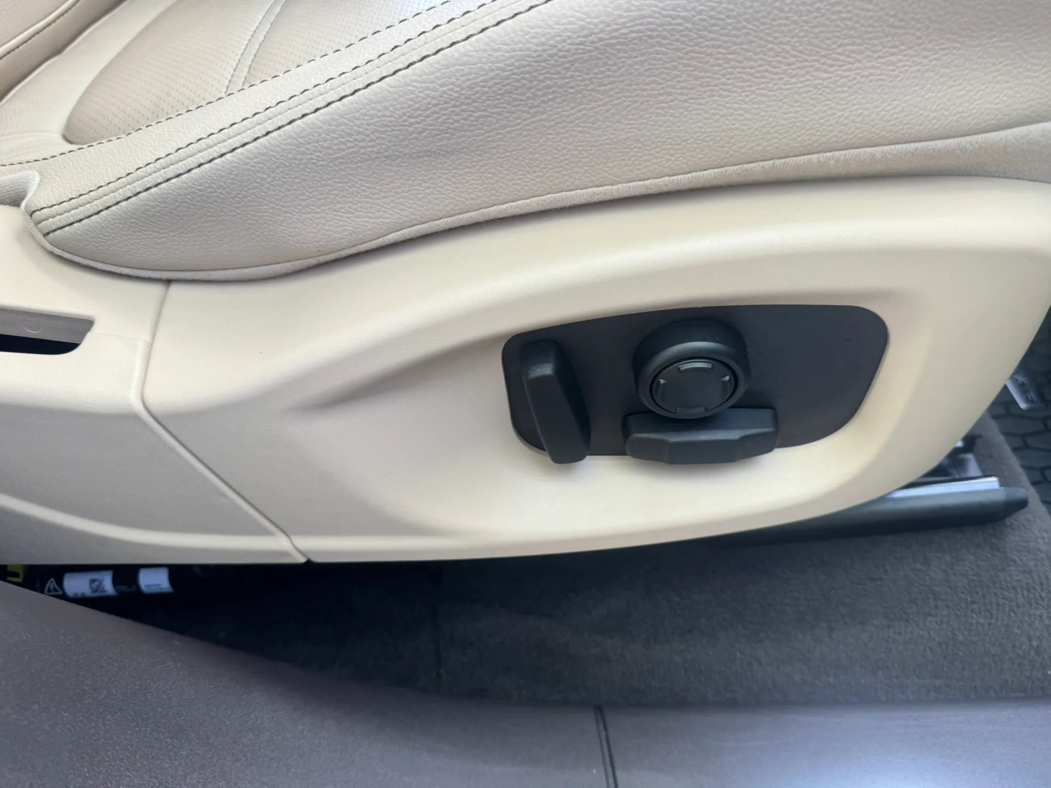Used 2017 Jaguar F-PACE Prestige image 27