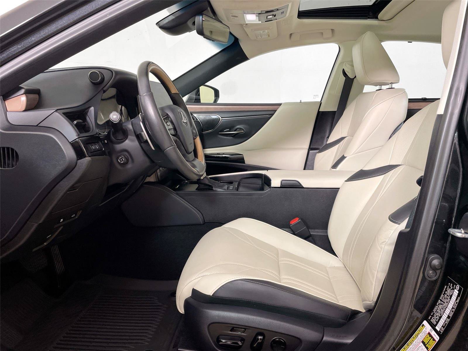 Used 2024 Lexus ES 300h Ultra Luxury w/ Accessory Package (Z1) FWD image 5