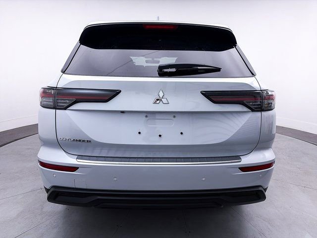 New 2025 Mitsubishi Outlander ES image 6