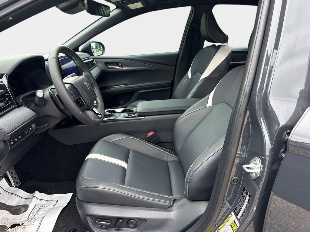Used 2025 Toyota Camry SE w/ Convenience Package FWD image 18