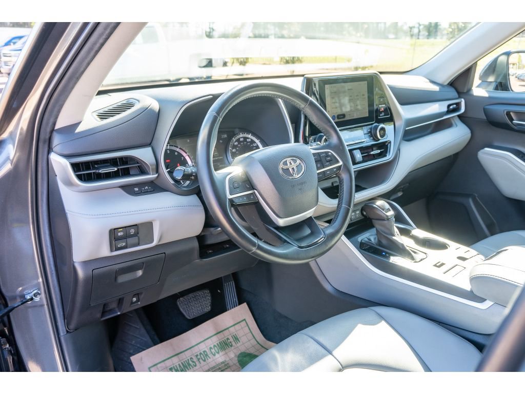 Used 2023 Toyota Highlander XLE image 10