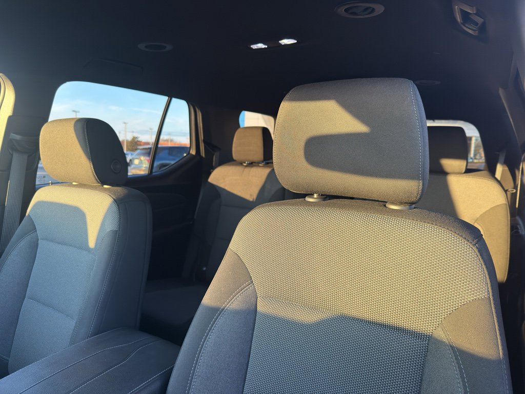 Used 2023 Chevrolet Traverse LT w/ Midnight/Sport Edition image 28