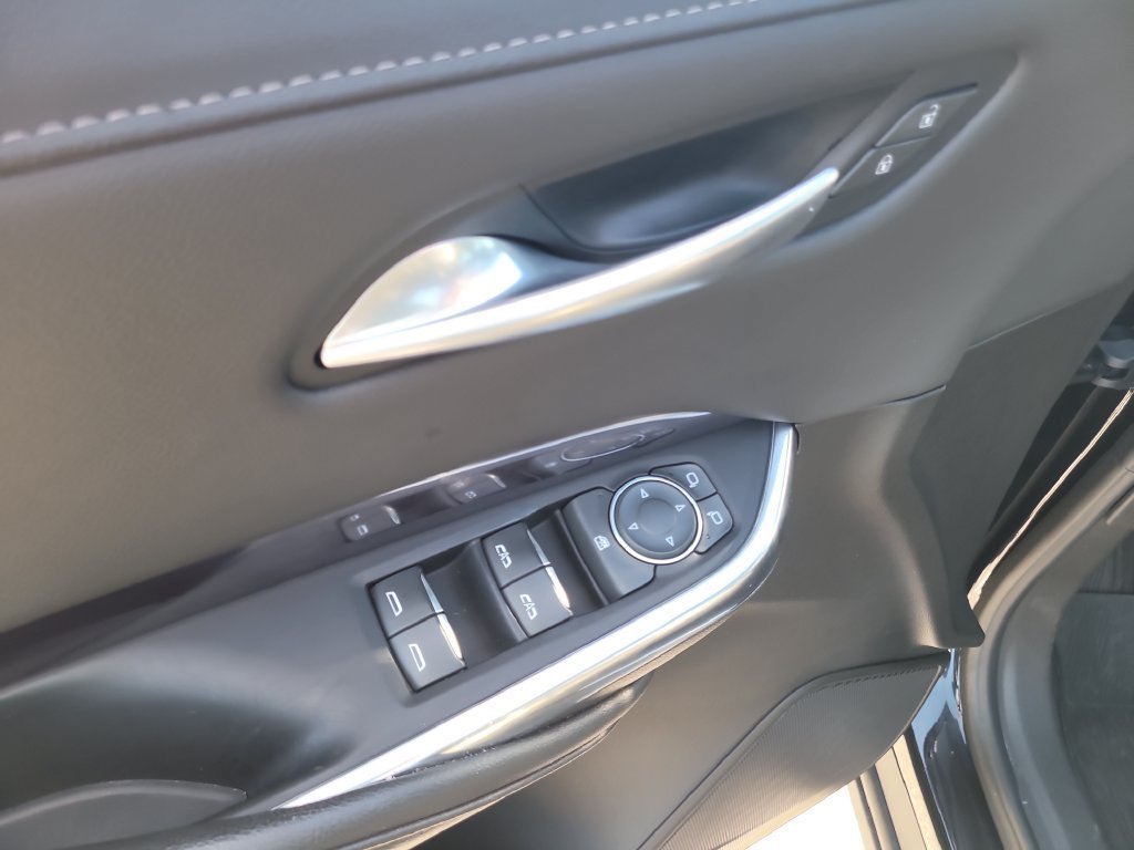 Used 2023 Cadillac XT4 Luxury w/ Cold Weather Package AWD/4WD image 16