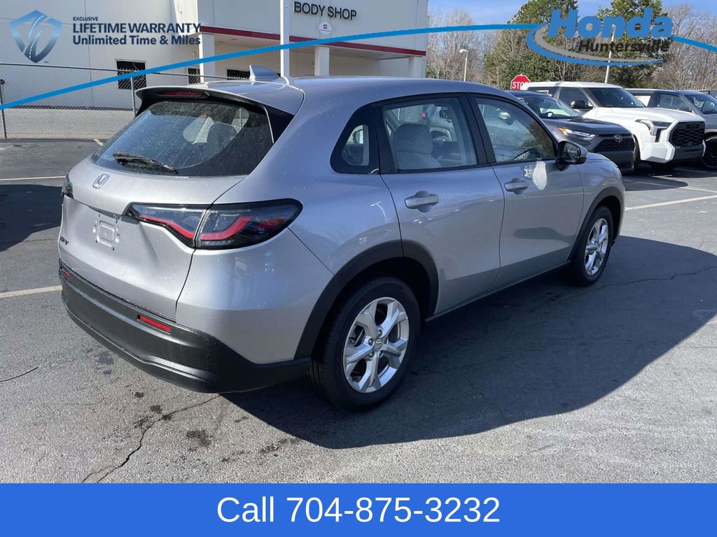 Used 2023 Honda HR-V LX image 9