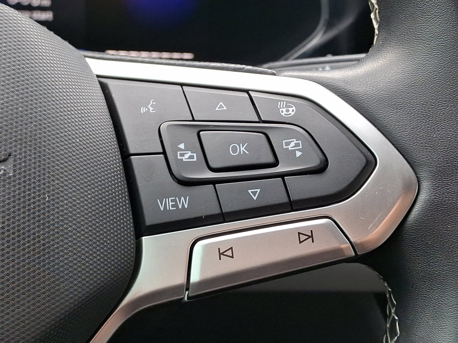 Certified 2022 Volkswagen Taos S image 23