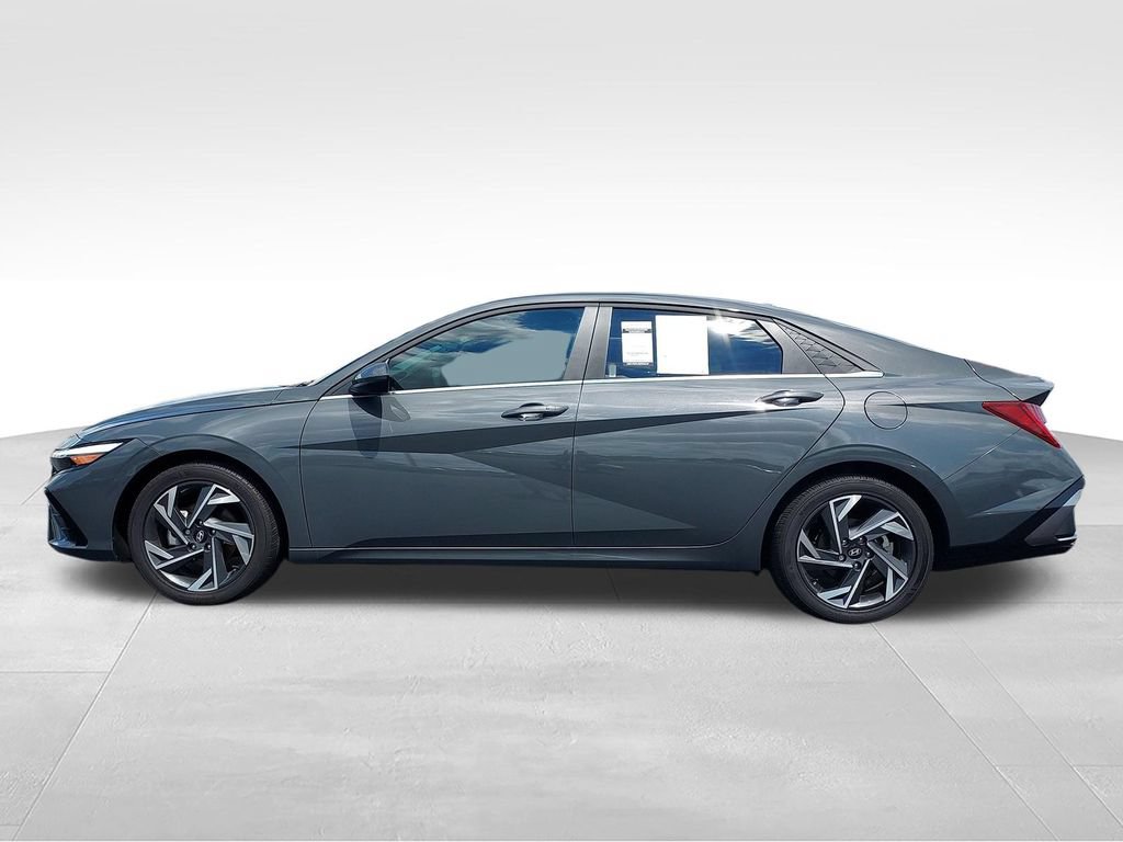 Used 2024 Hyundai Elantra SEL w/ Convenience Package FWD image 2