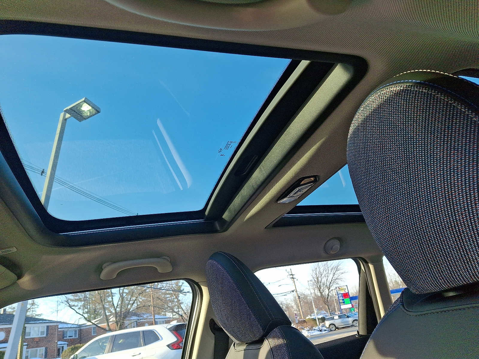 Used 2025 MINI Cooper 4-Door Hardtop image 15