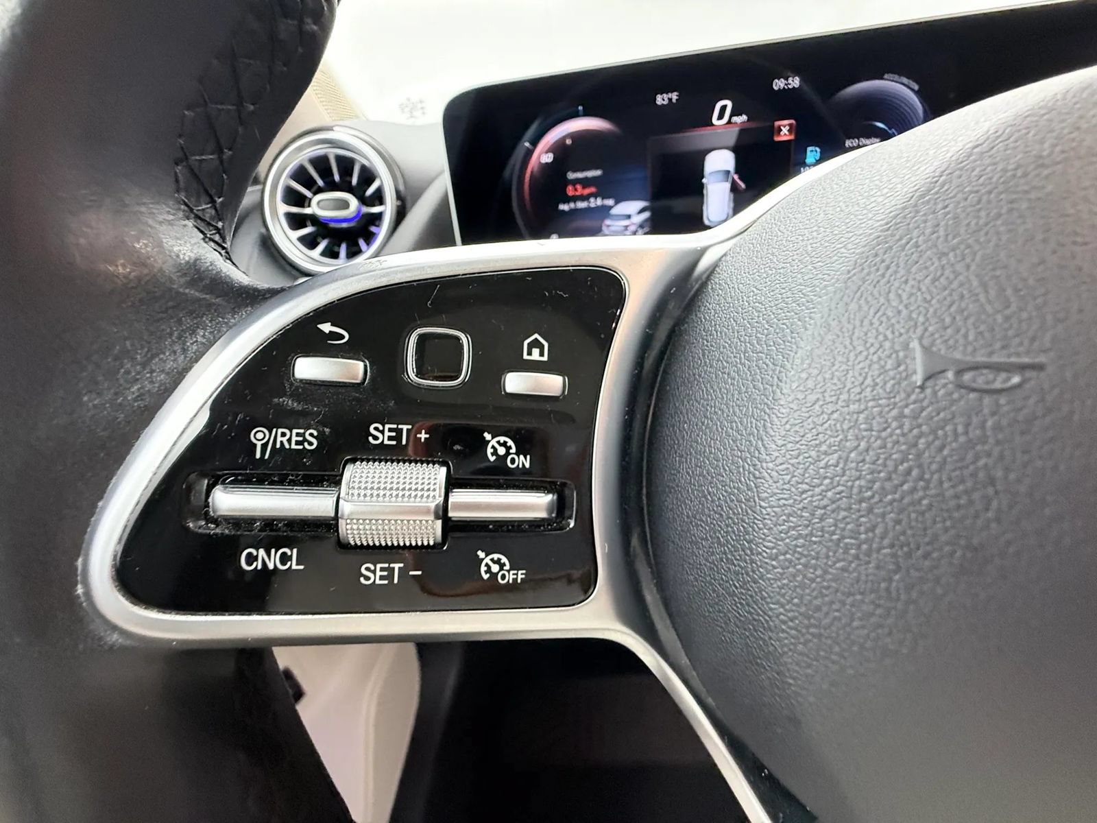 Used 2021 Mercedes-Benz GLA 250 4MATIC w/ Premium Package image 27