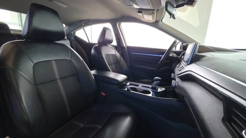 Used 2023 Nissan Altima 2.5 SR FWD image 12