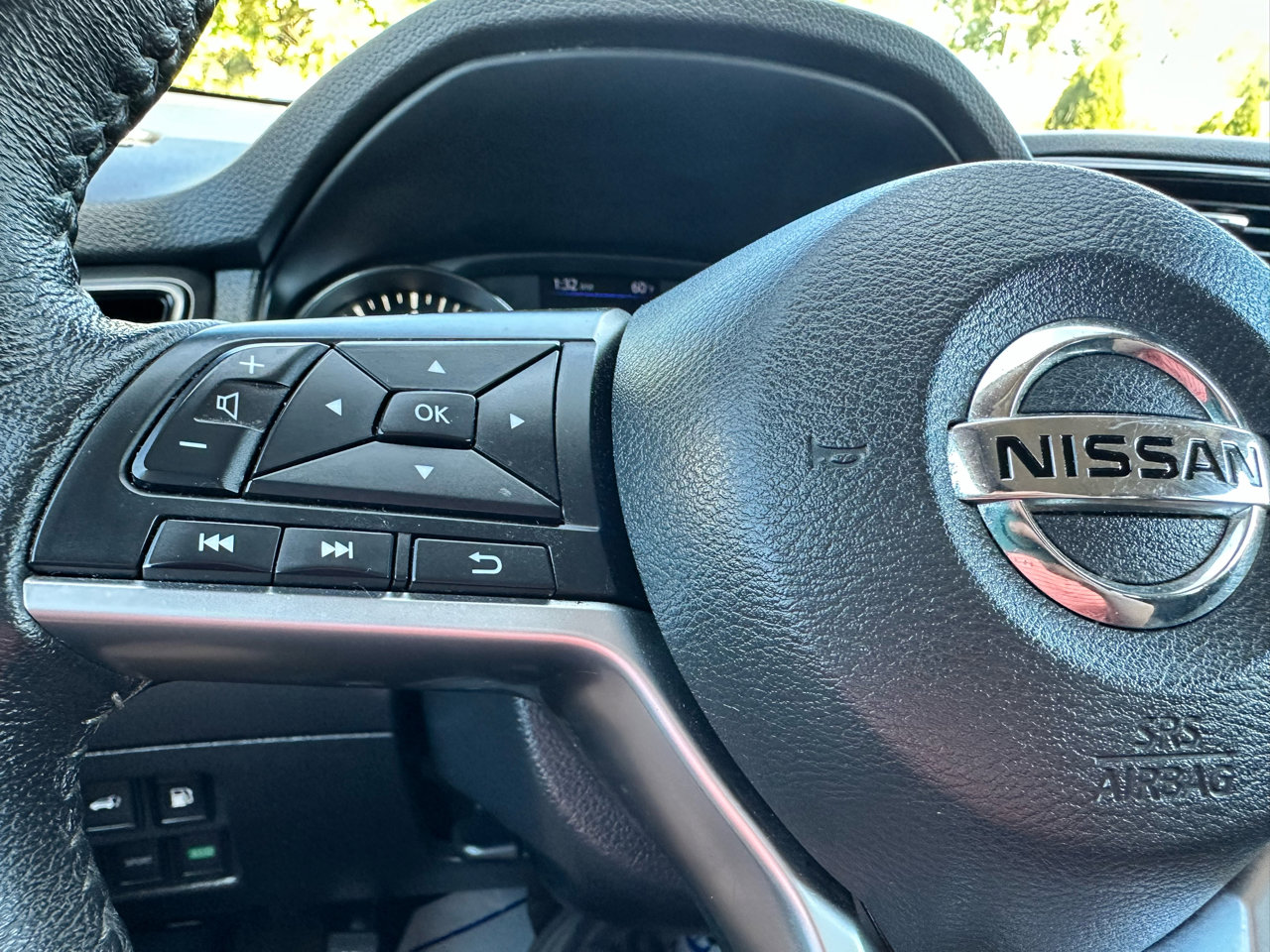 Used 2020 Nissan Rogue SV image 17