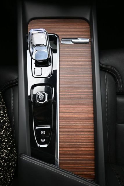 Used 2023 Volvo XC60 B6 Ultimate w/ Protection Package Premier image 10