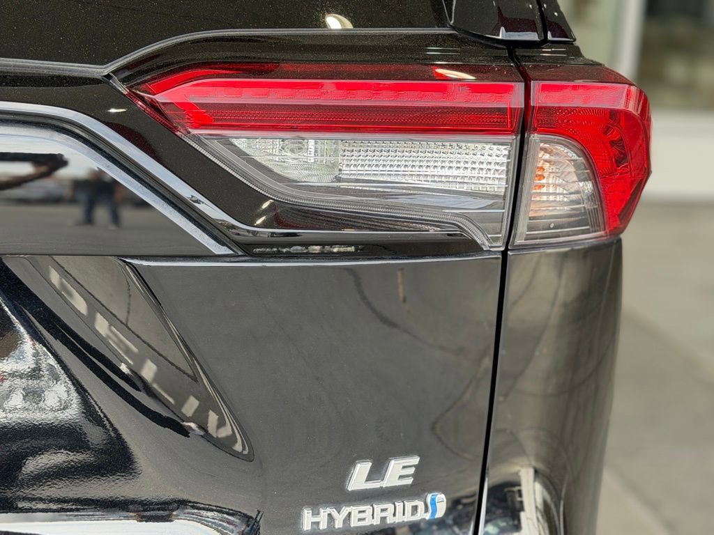 Certified 2022 Toyota RAV4 LE AWD/4WD image 13