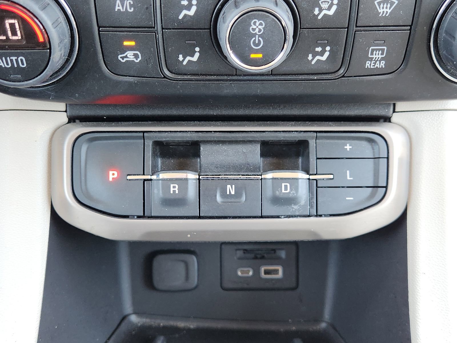 Used 2022 GMC Acadia Denali w/ Denali Technology Package image 24