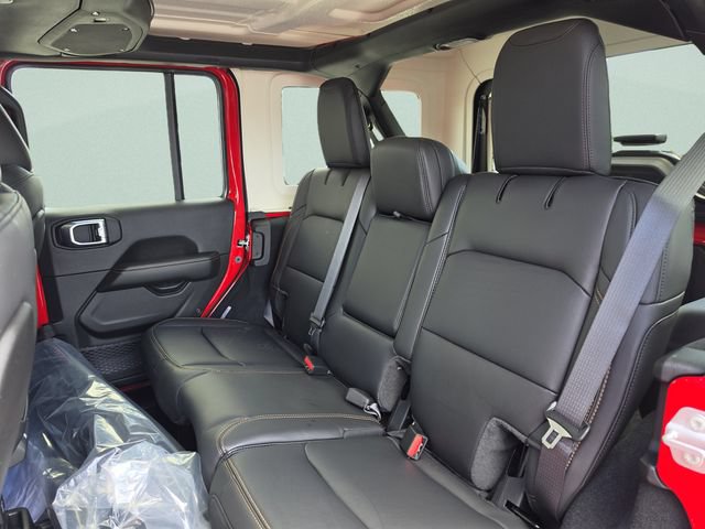 New 2026 Jeep Wrangler Unlimited Sahara w/ Whitecap Package AWD/4WD image 20