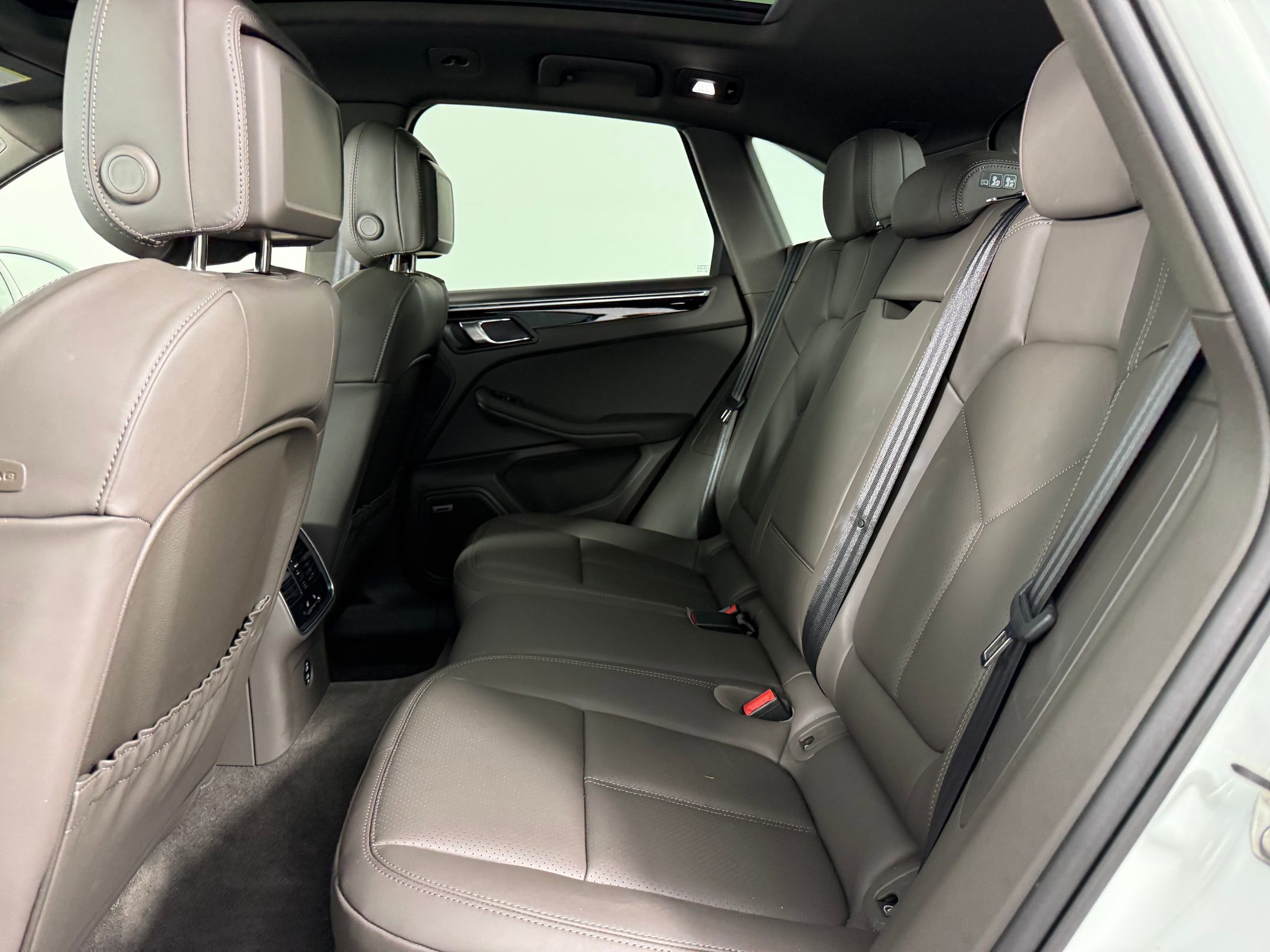 New 2025 Porsche Macan image 18