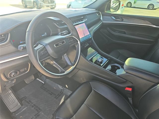 Used 2025 Jeep Grand Cherokee Limited w/ Black Appearance Package RWD image 13