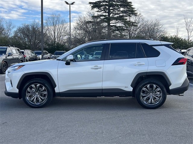 Used 2022 Toyota RAV4 XLE Premium image 34