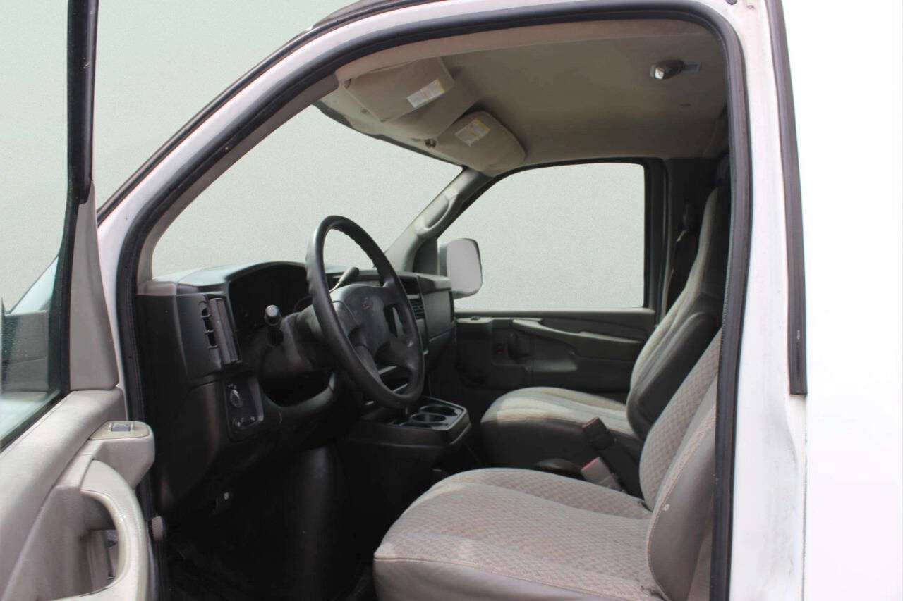Used 2005 Chevrolet Express 2500 RWD image 7