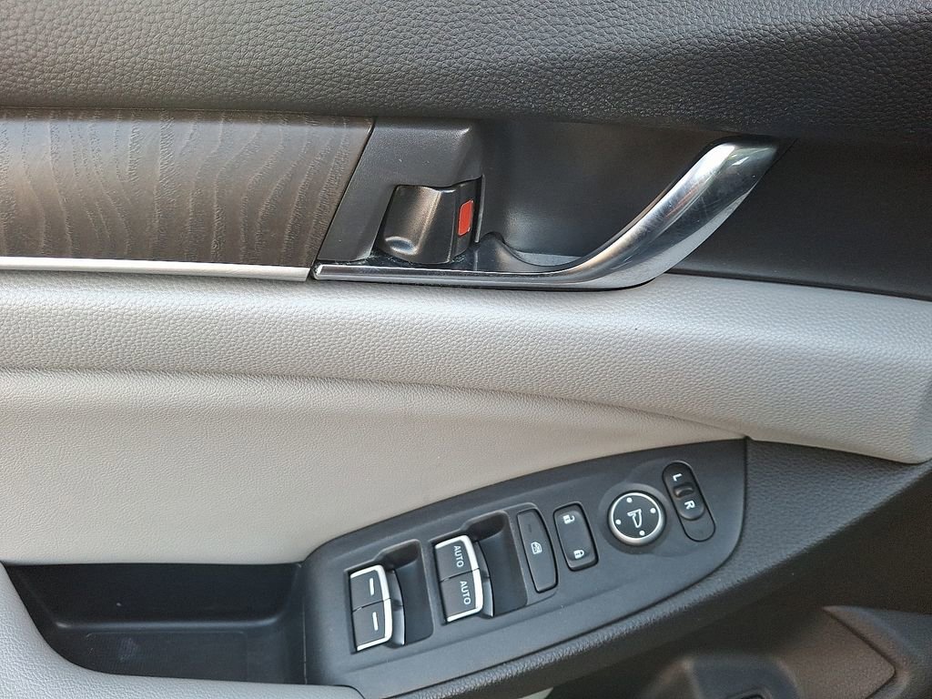 Used 2019 Honda Accord EX image 13