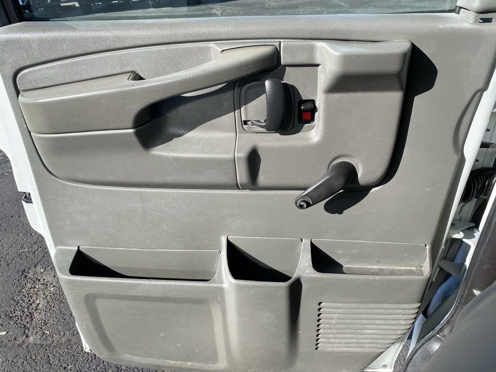 Used 2011 Chevrolet Express 2500 Extended image 23