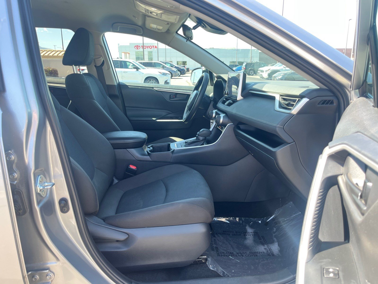 Used 2025 Toyota RAV4 LE AWD/4WD image 29