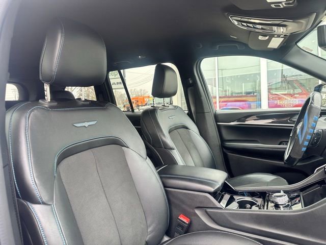 Used 2022 Jeep Grand Cherokee Trailhawk w/ Luxury Tech Group III image 10