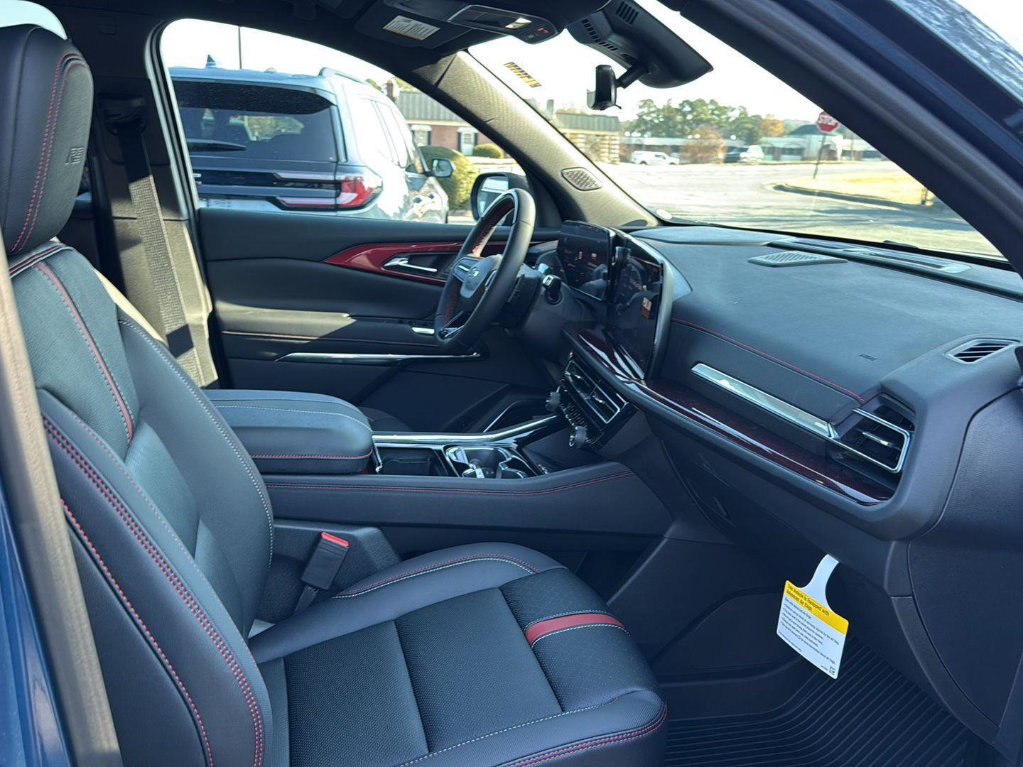 New 2026 Chevrolet Traverse RS w/ LPO, Floor Liner Package image 10