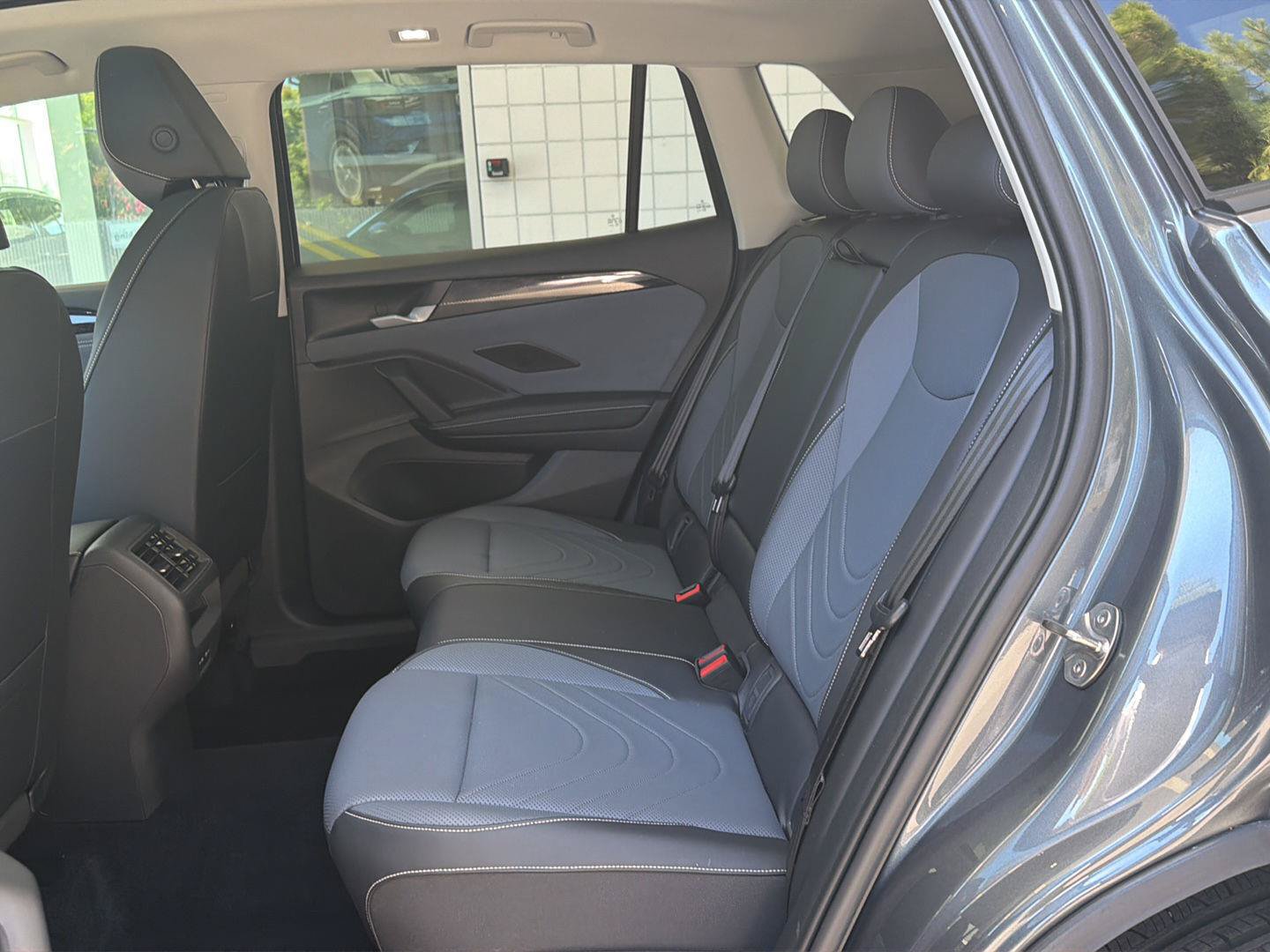 Certified 2026 Volkswagen Tiguan SE w/ Panoramic Sunroof Package AWD/4WD image 16