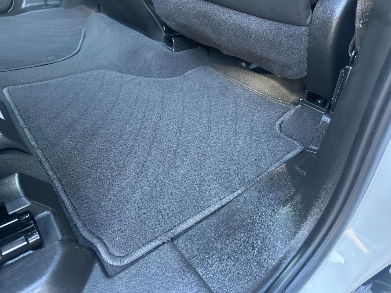 Used 2022 GMC Yukon XL AT4 image 29