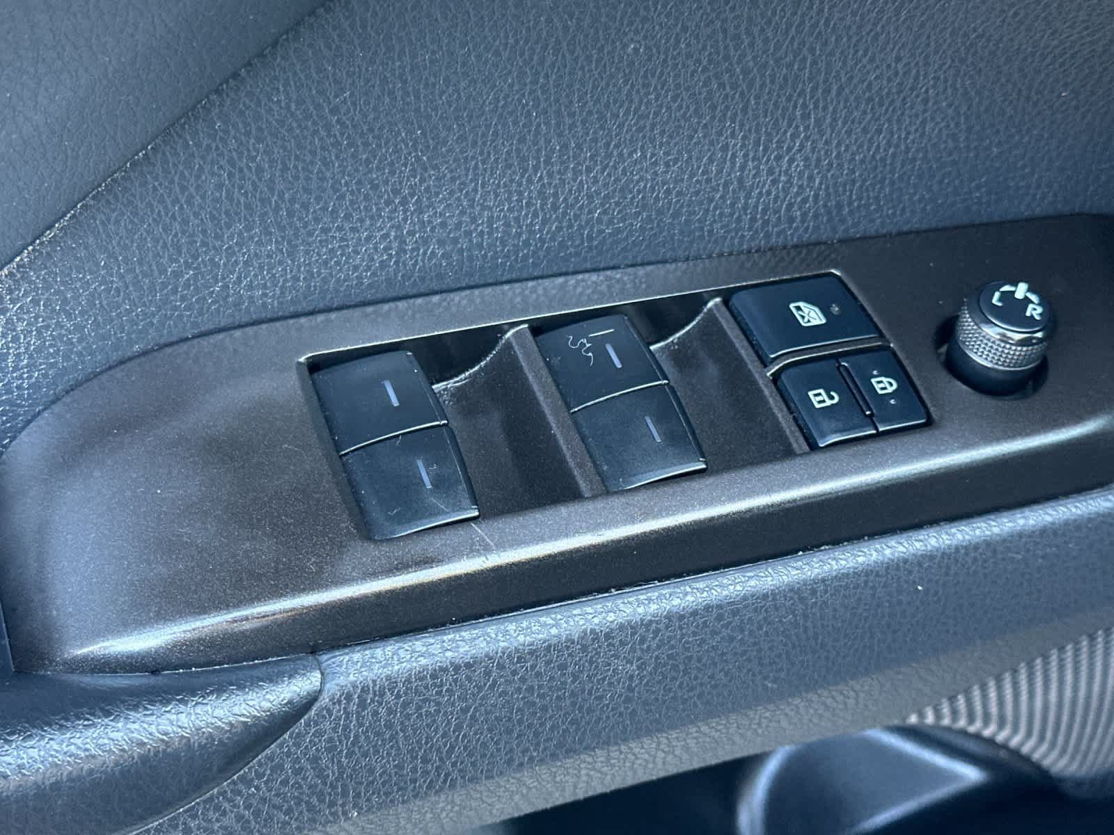 Used 2022 Toyota Camry SE FWD image 14