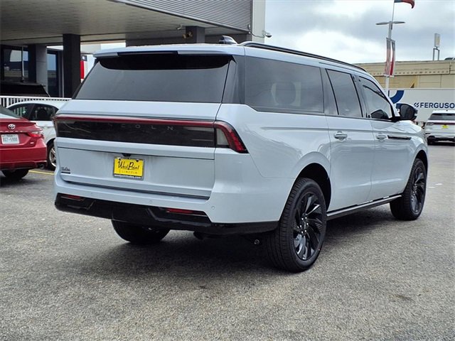 New 2026 Lincoln Navigator L Reserve w/ Jet Appearance Package image 2