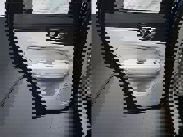 New 2025 Volvo XC60 B5 Core image 23