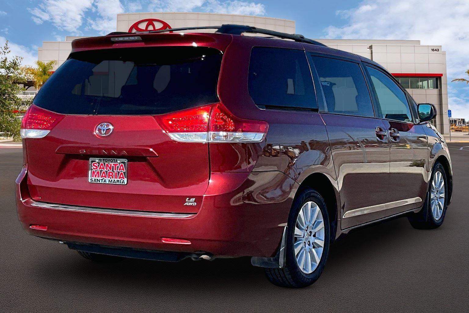 Used 2013 Toyota Sienna LE w/ Towing Pkg image 11