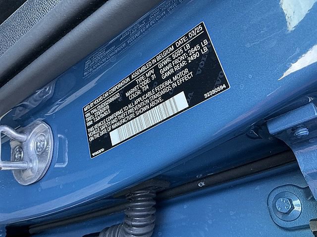 Used 2025 Volvo XC40 B5 Plus image 33