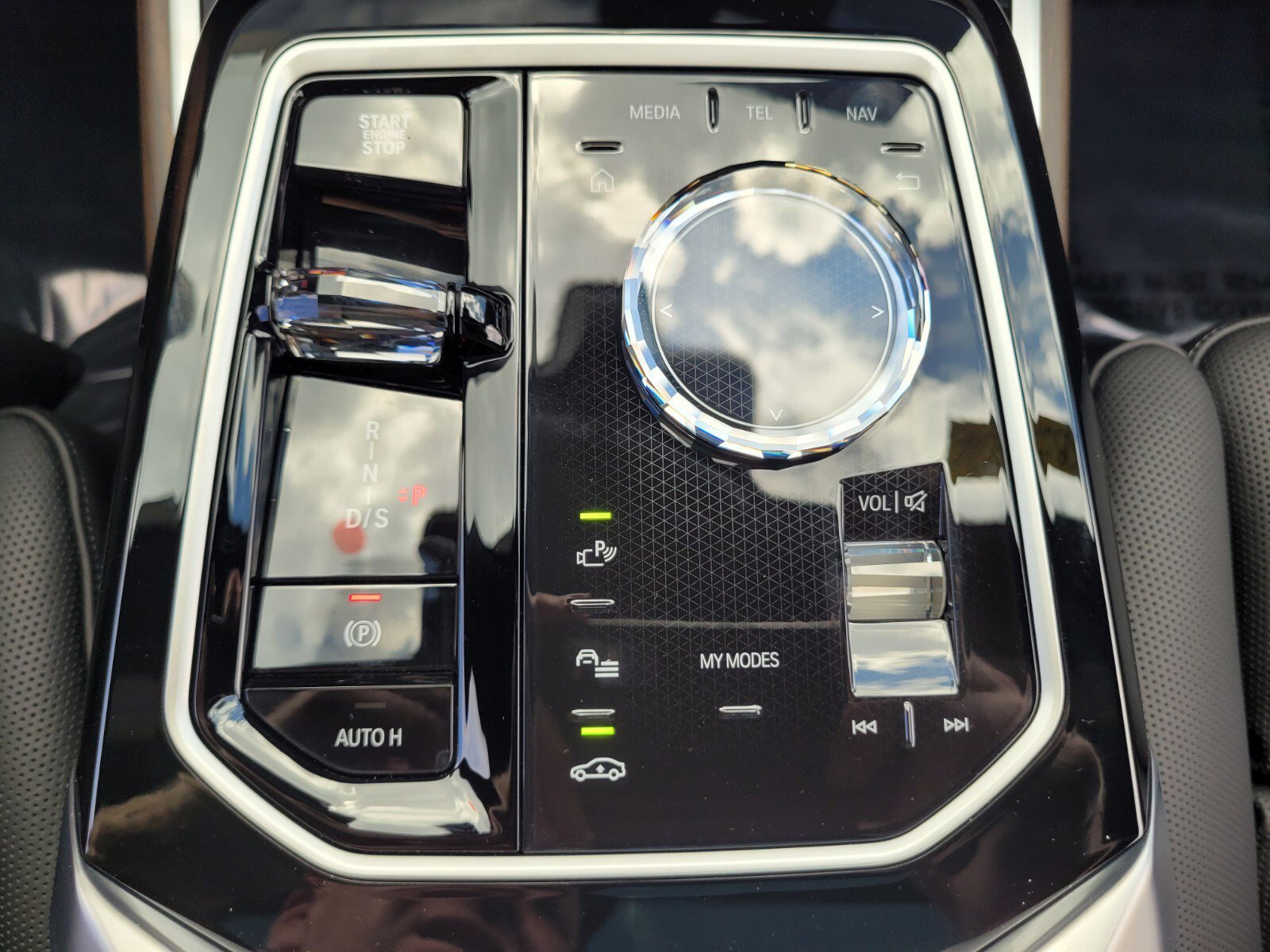 New 2026 BMW 750e xDrive w/ Executive Package image 24