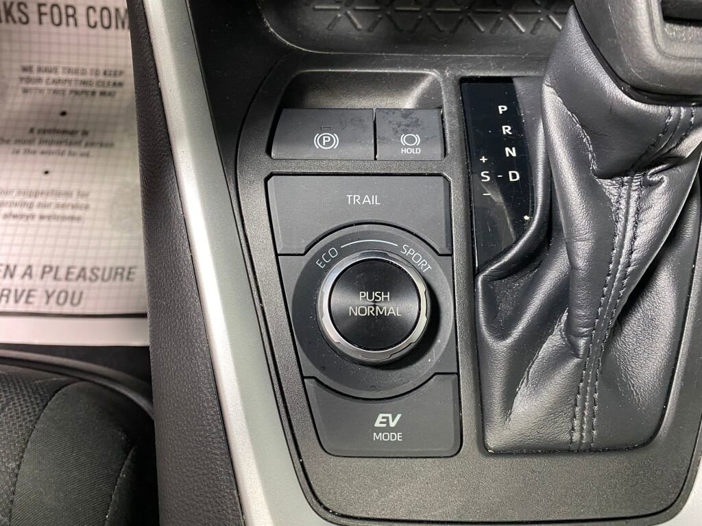 Used 2022 Toyota RAV4 XLE image 13
