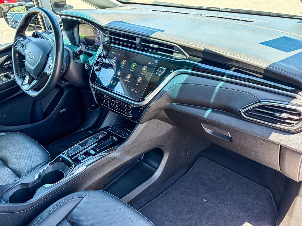 Used 2023 Chevrolet Bolt LT w/ Infotainment Package FWD image 32