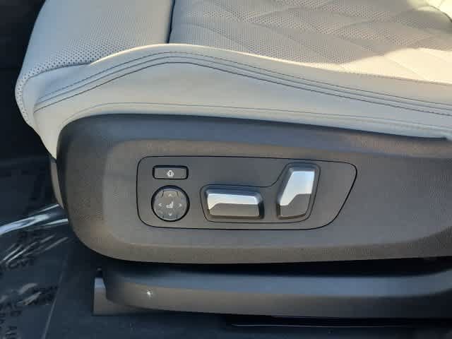 Used 2025 BMW X5 xDrive40i w/ Premium Package AWD/4WD image 16