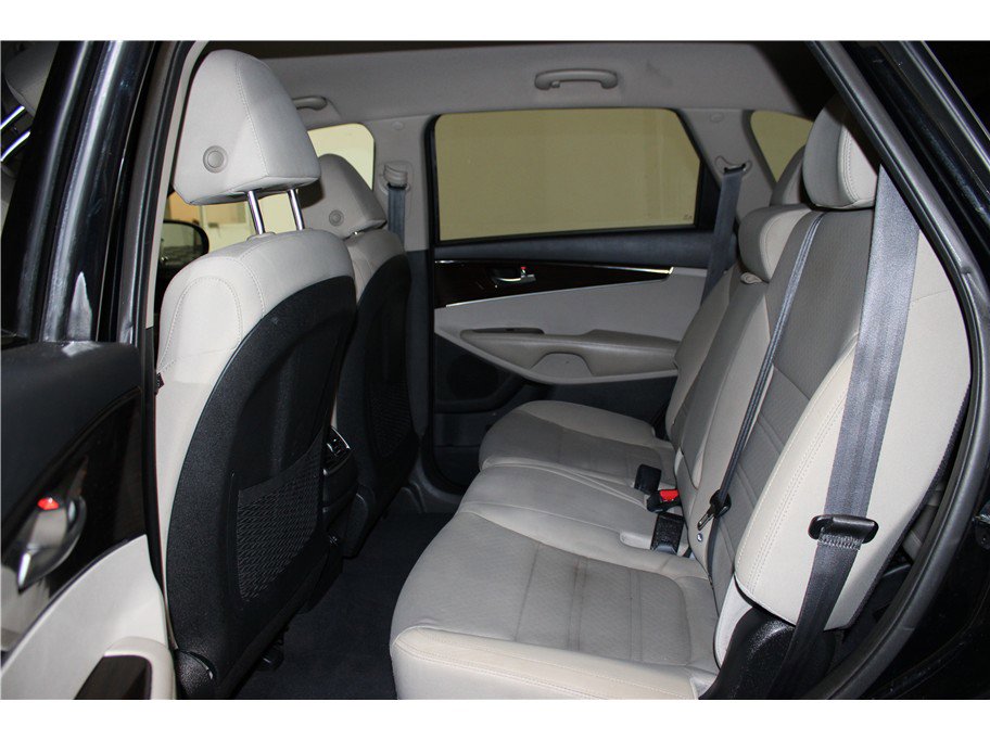 Used 2020 Kia Sorento LX image 12