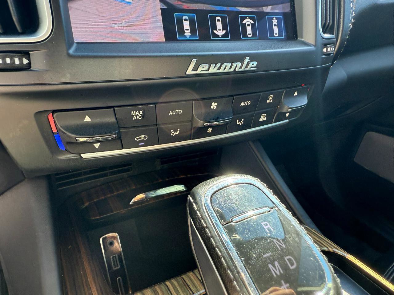 Used 2019 Maserati Levante GranLusso AWD/4WD image 34