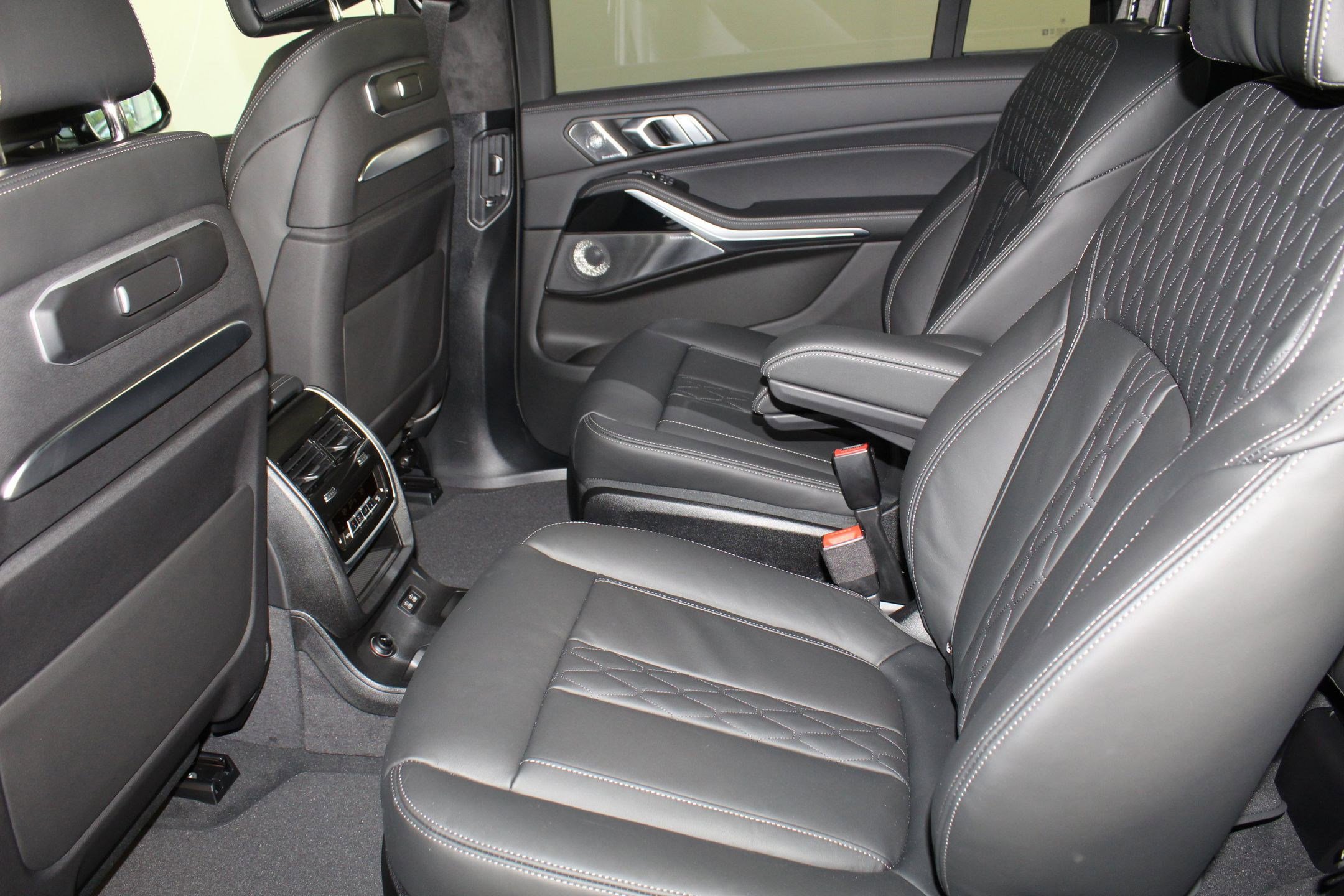 New 2026 BMW X7 M60i image 12